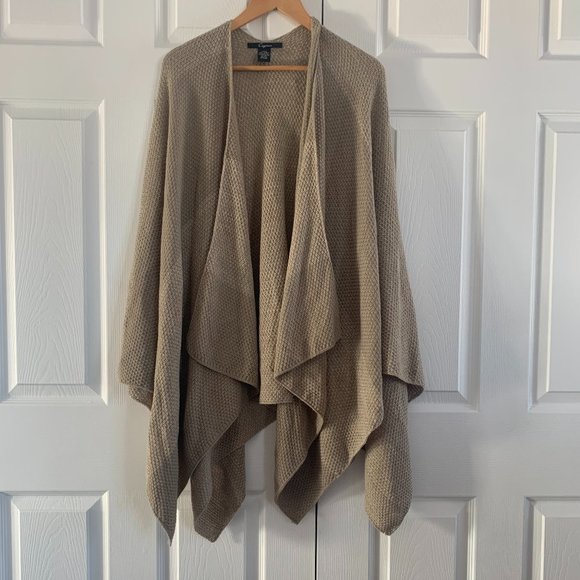 Beautiful Cejon Minimalist Poncho - Picture 6 of 11